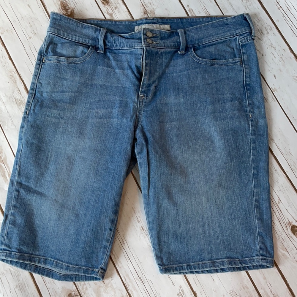 Old Navy Light wash Bermuda jean shorts